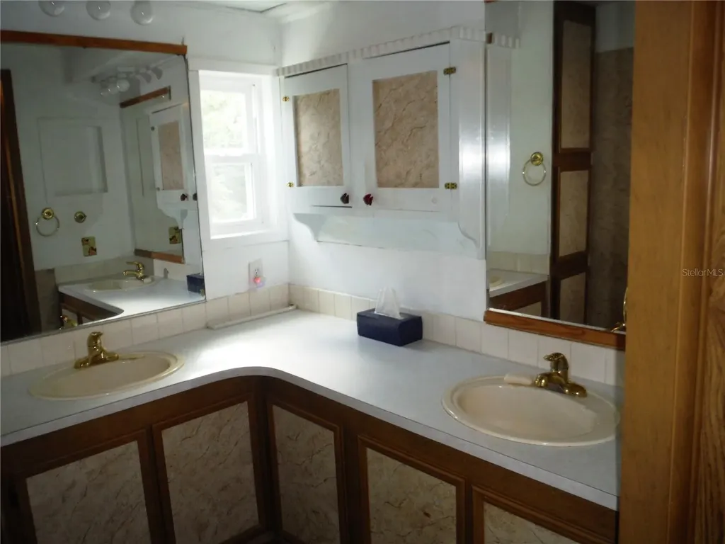 139 Forest Lane Safety Harbor FL 34695
