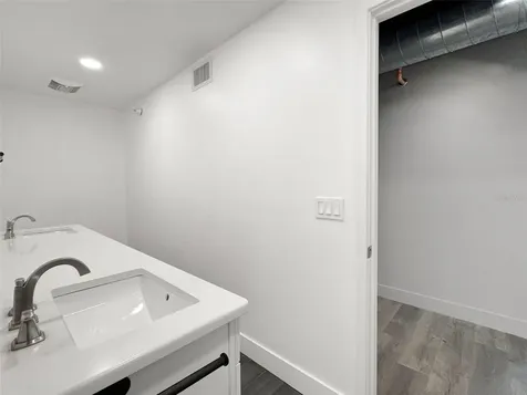 10830 Navajo Drive St Petersburg FL 33708