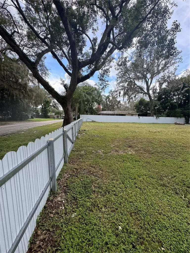 2211 Keuka Avenue Leesburg FL 34748