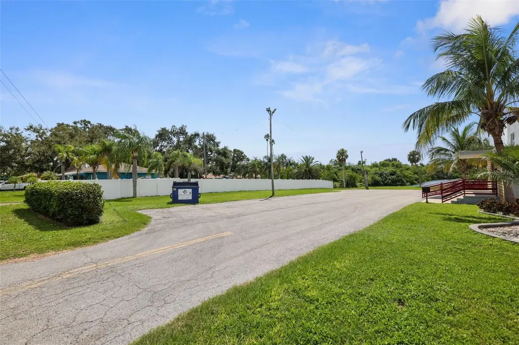 10830 Navajo Drive St Petersburg FL 33708