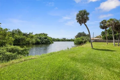 10830 Navajo Drive St Petersburg FL 33708