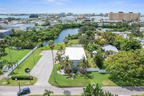 10830 Navajo Drive St Petersburg FL 33708