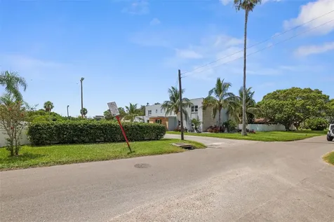 10830 Navajo Drive St Petersburg FL 33708