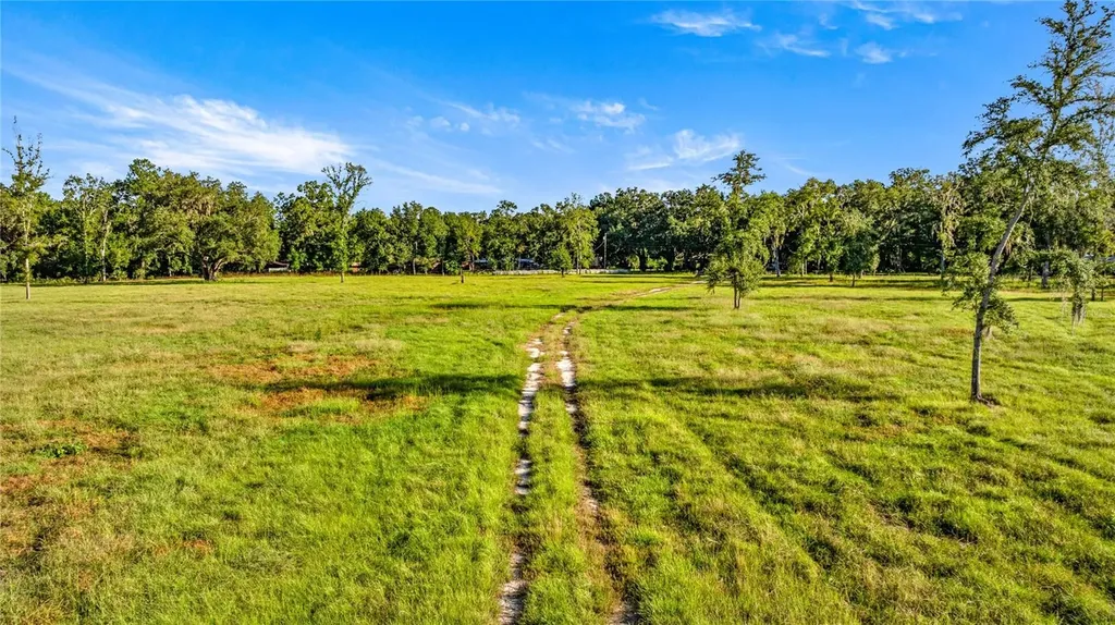 17748 N Highway 329 Reddick FL 32686