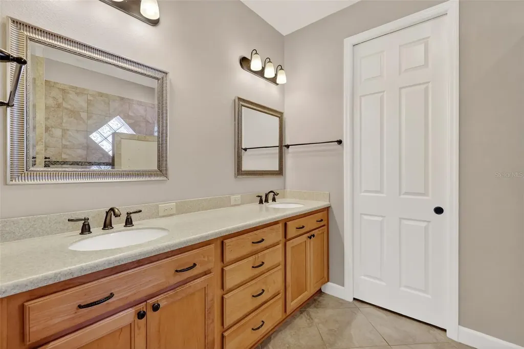 8852 Bridgeport Bay Circle Mount Dora FL 32757
