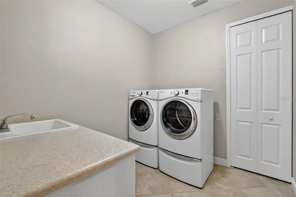 8852 Bridgeport Bay Circle Mount Dora FL 32757