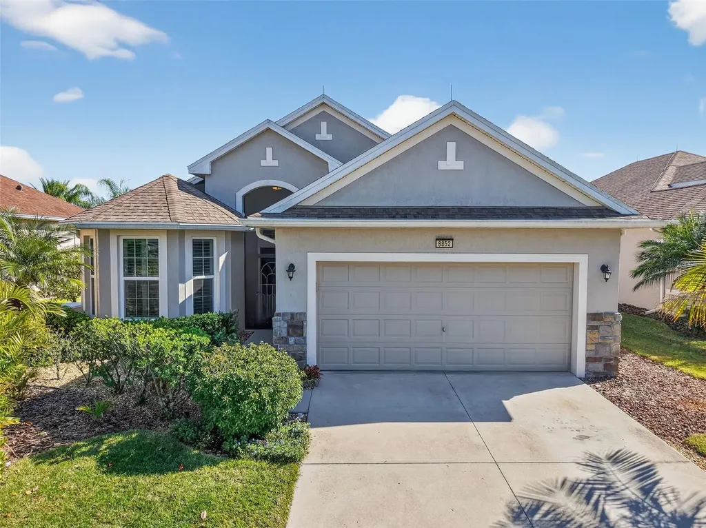 8852 Bridgeport Bay Circle Mount Dora FL 32757