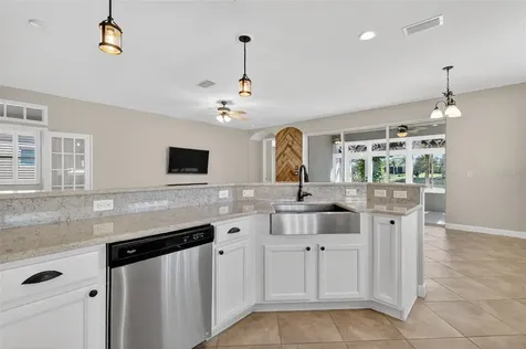 8852 Bridgeport Bay Circle Mount Dora FL 32757