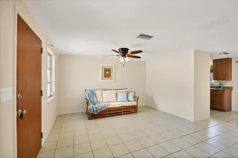 25 1st Avenue Englewood FL 34223