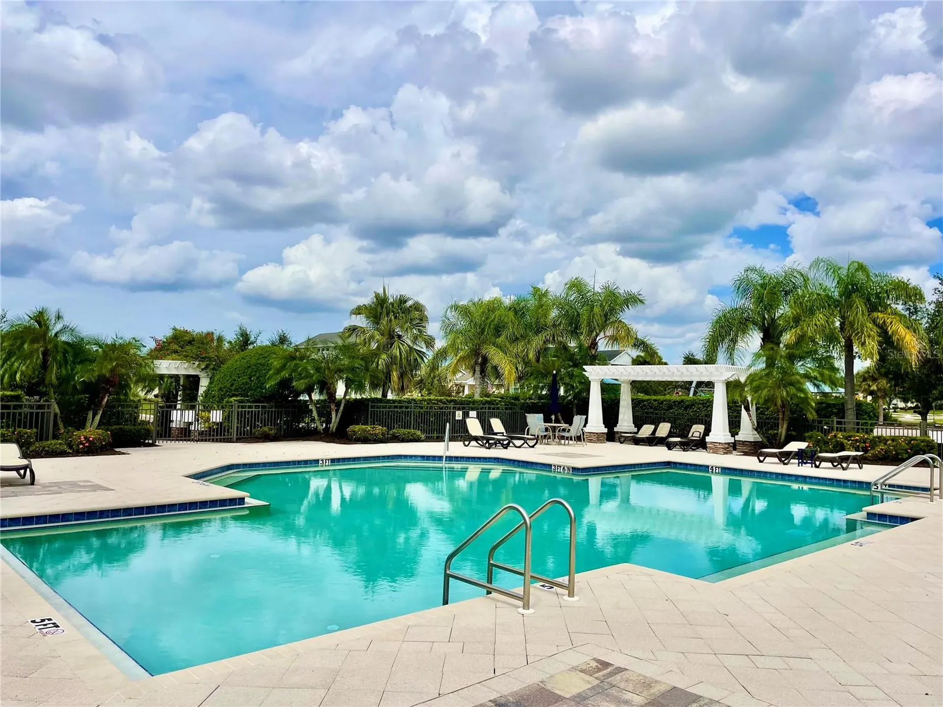 6417 Pine Breeze Run Sarasota FL 34243