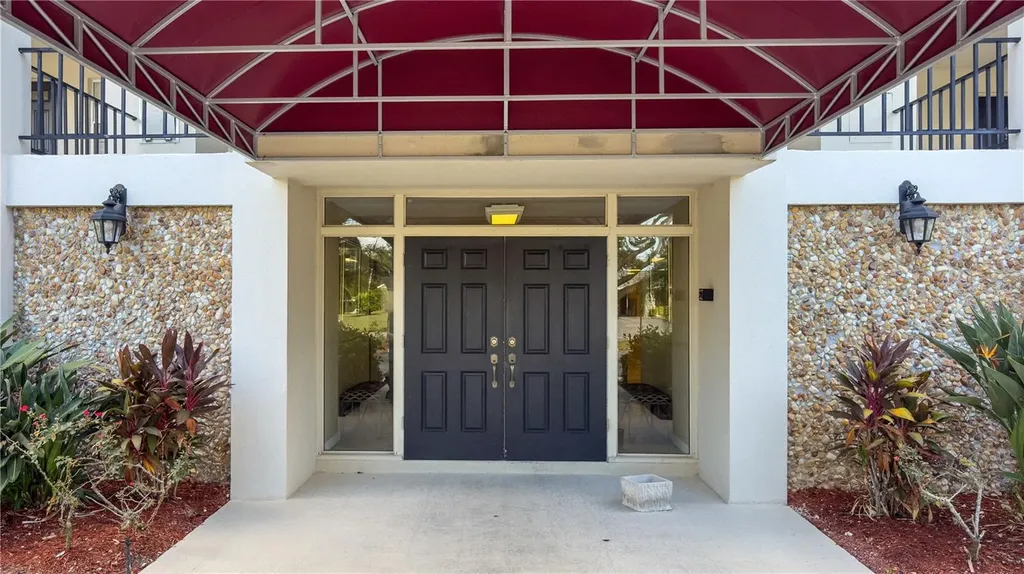 7461 W Country Club Drive N Sarasota FL 34243