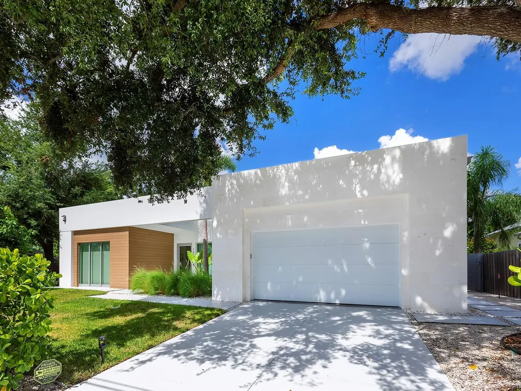 1631 Hillview Street Sarasota FL 34239