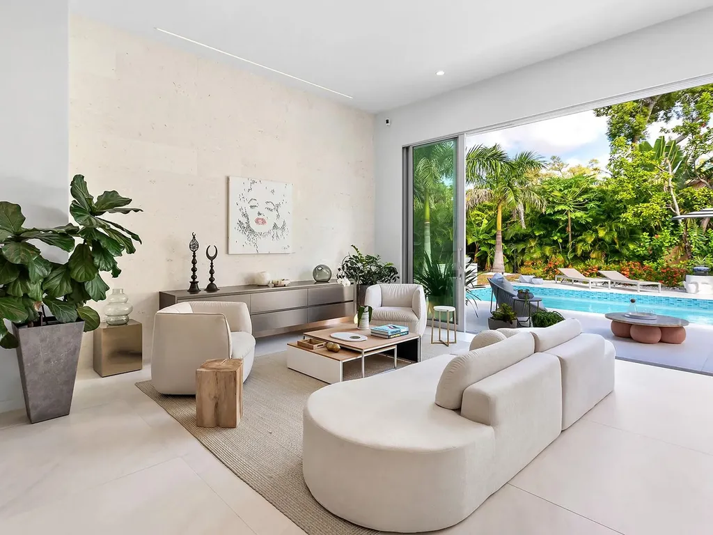 1631 Hillview Street Sarasota FL 34239