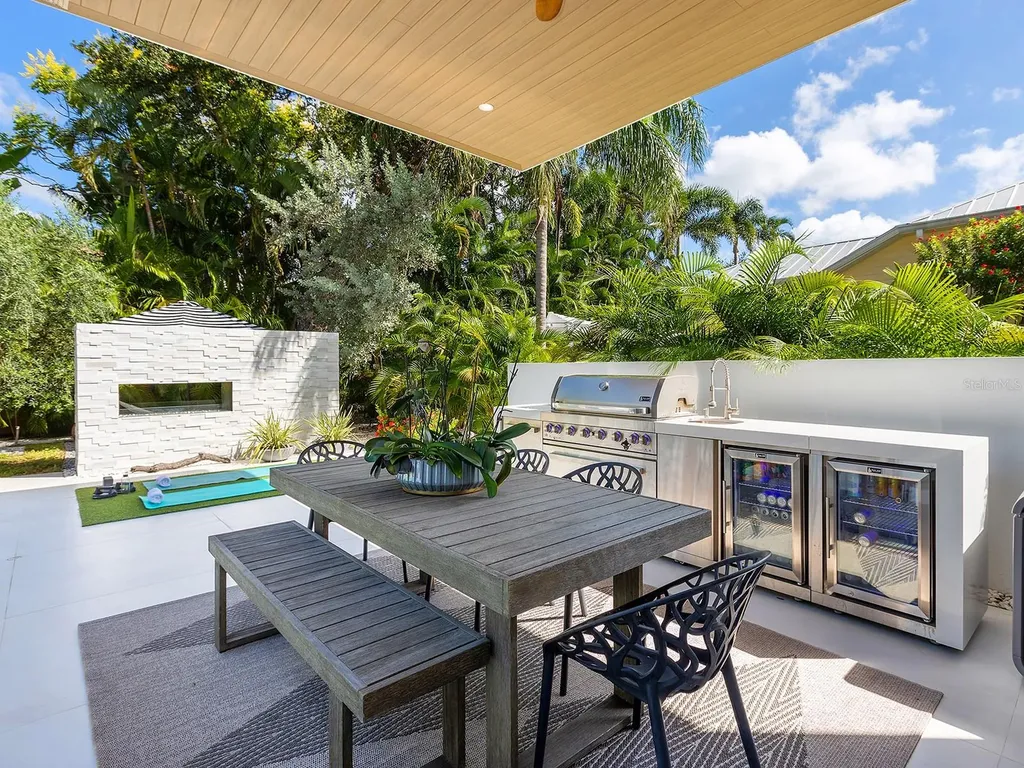 1631 Hillview Street Sarasota FL 34239
