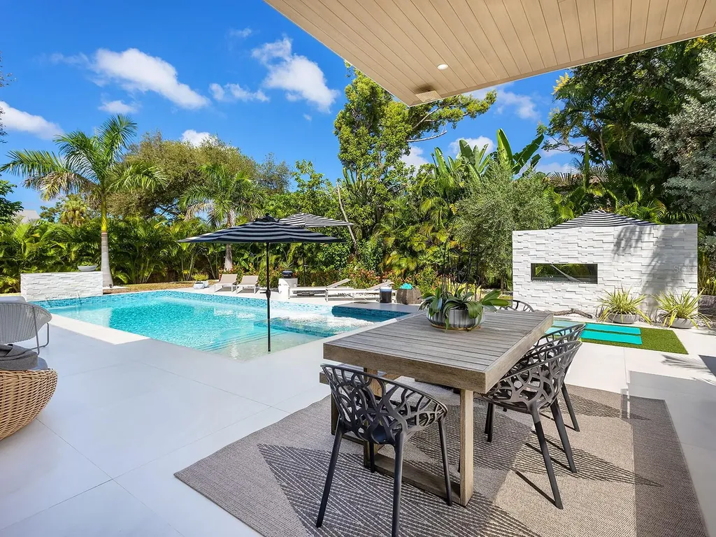 1631 Hillview Street Sarasota FL 34239