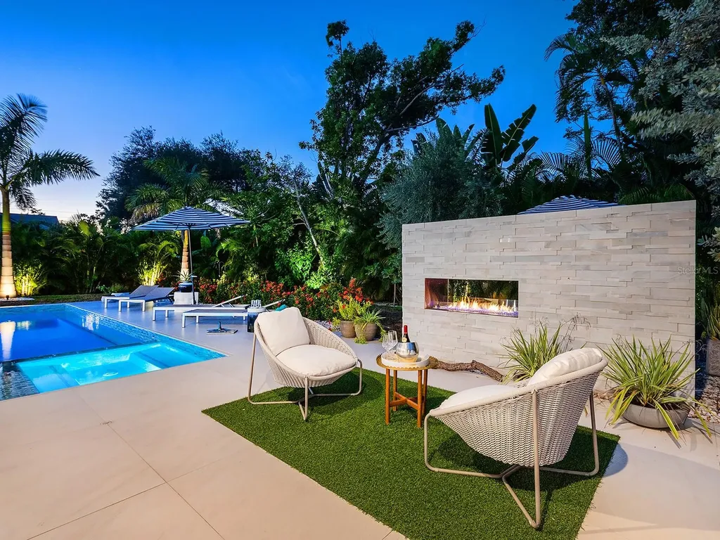 1631 Hillview Street Sarasota FL 34239