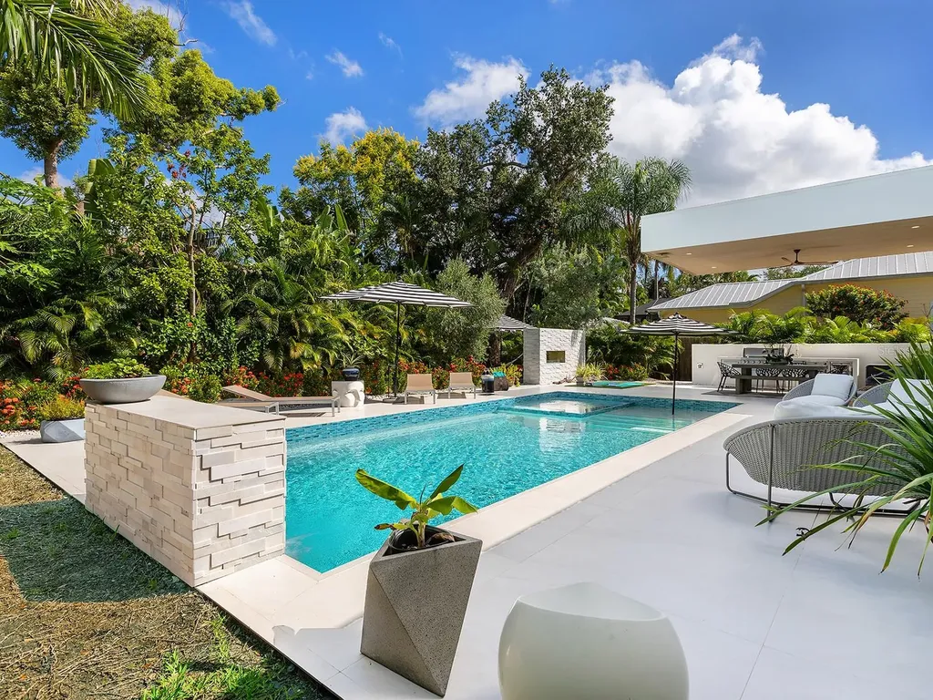 1631 Hillview Street Sarasota FL 34239