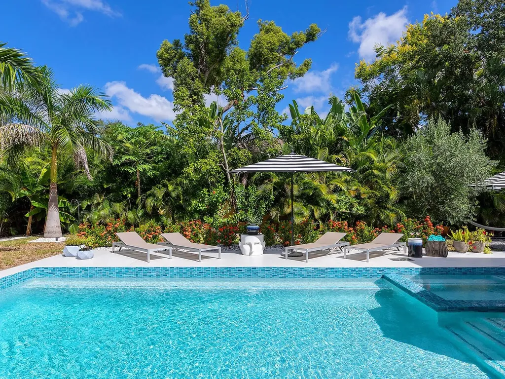 1631 Hillview Street Sarasota FL 34239