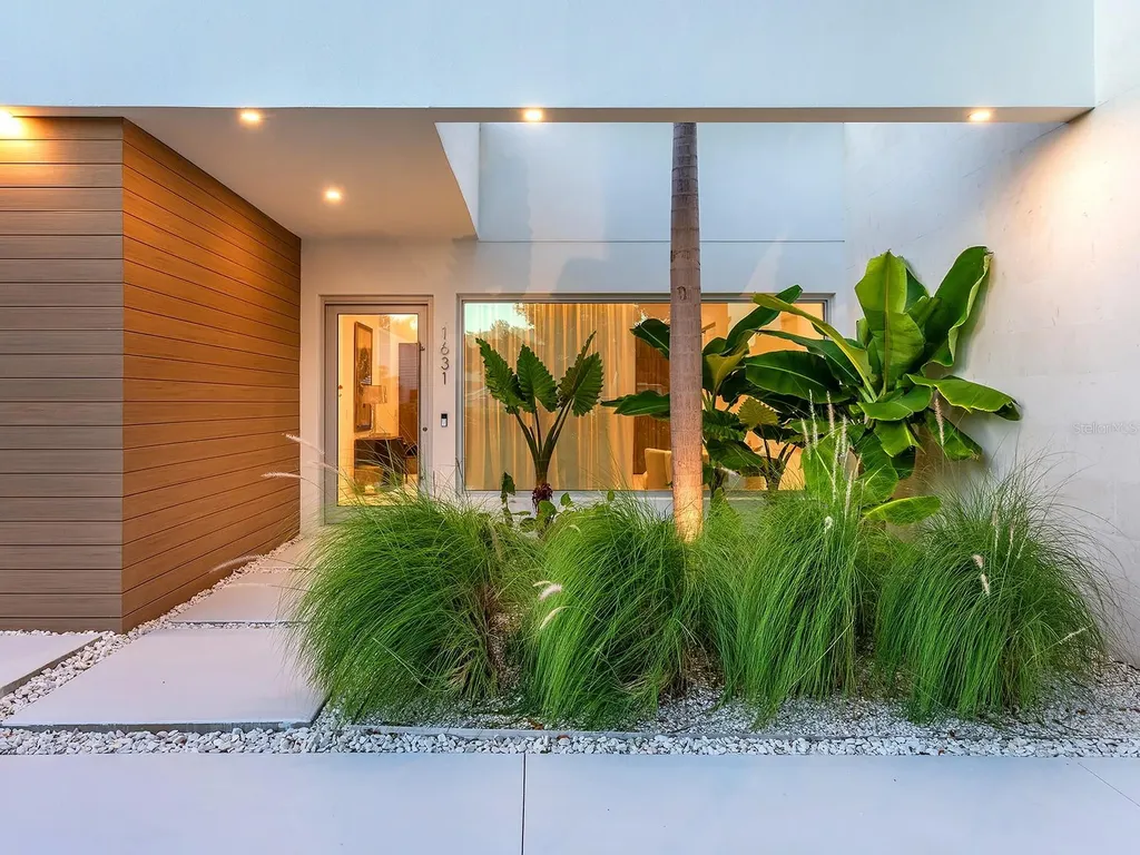 1631 Hillview Street Sarasota FL 34239