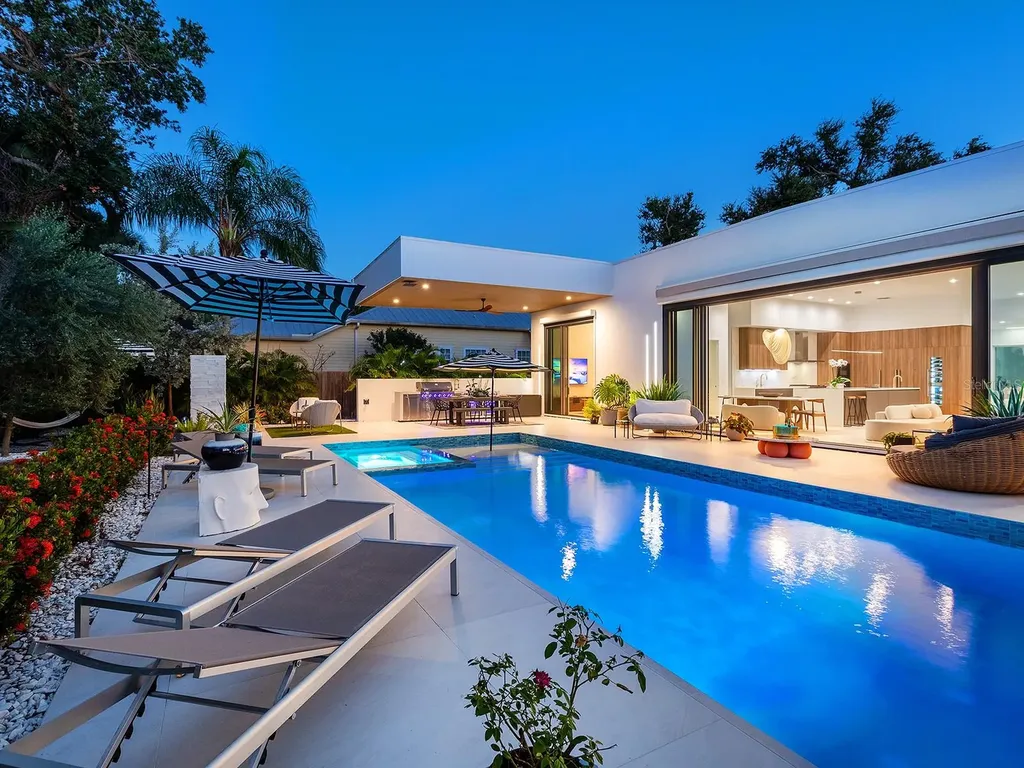 1631 Hillview Street Sarasota FL 34239