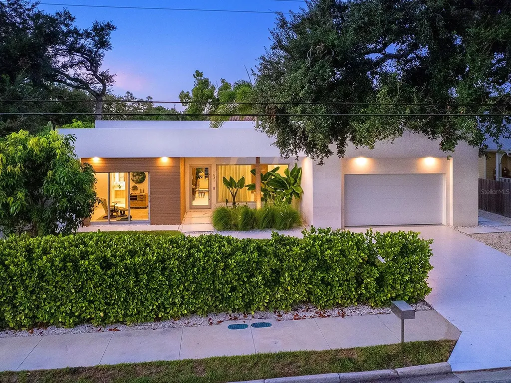 1631 Hillview Street Sarasota FL 34239