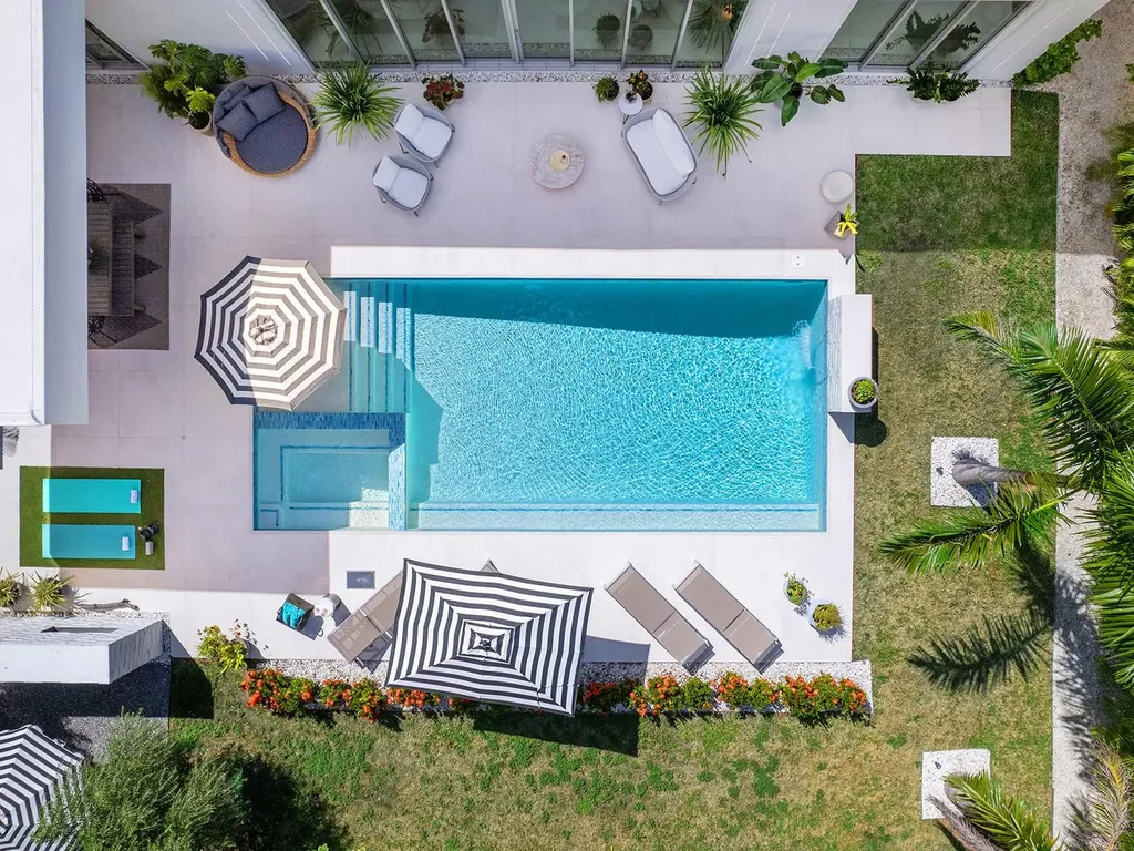 1631 Hillview Street Sarasota FL 34239