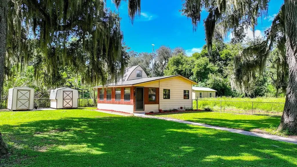 207 Chips Lane Lorida FL 33857