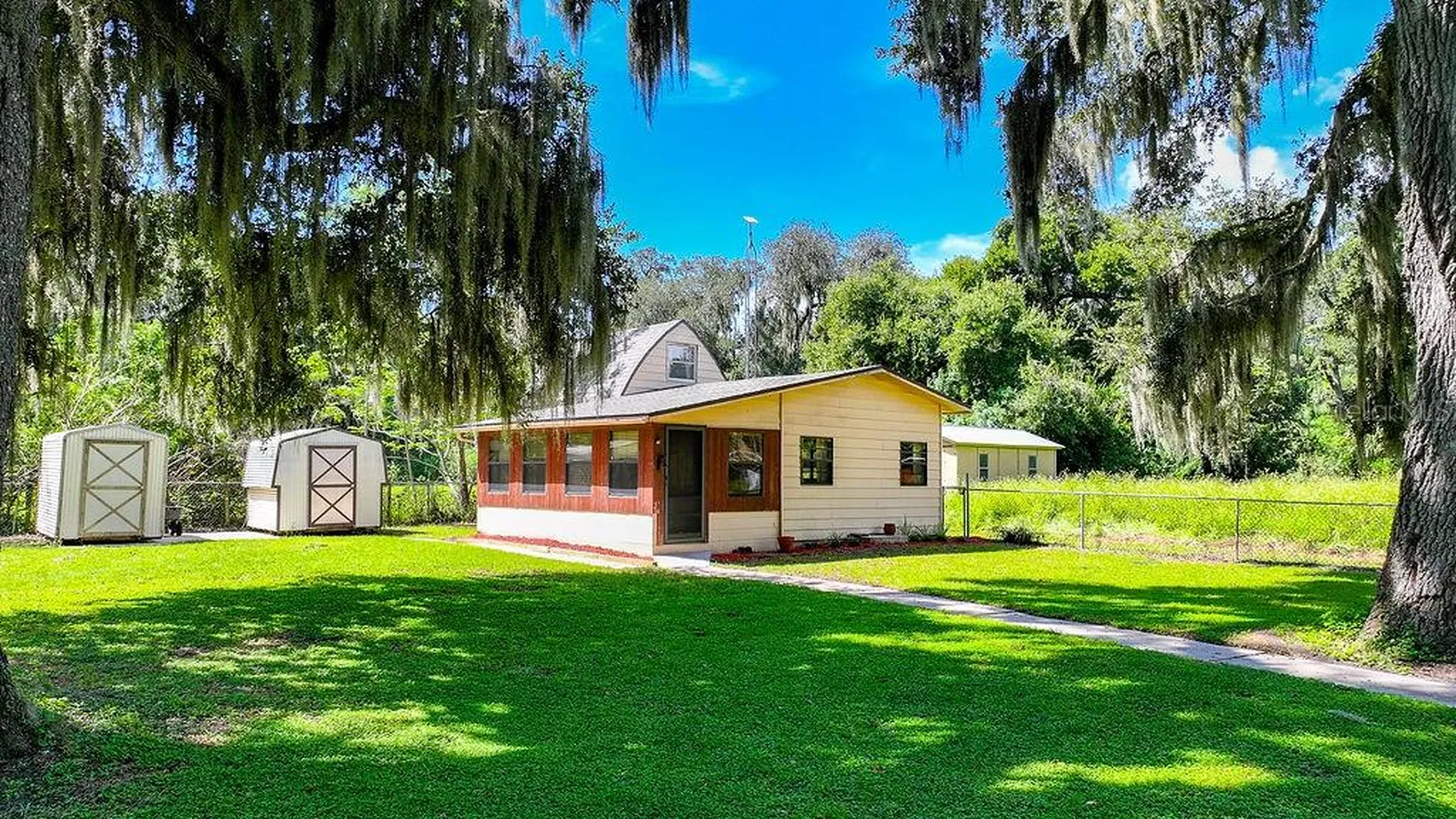 207 Chips Lane Lorida FL 33857