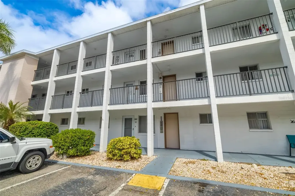 2053 Canal Drive Bradenton FL 34207