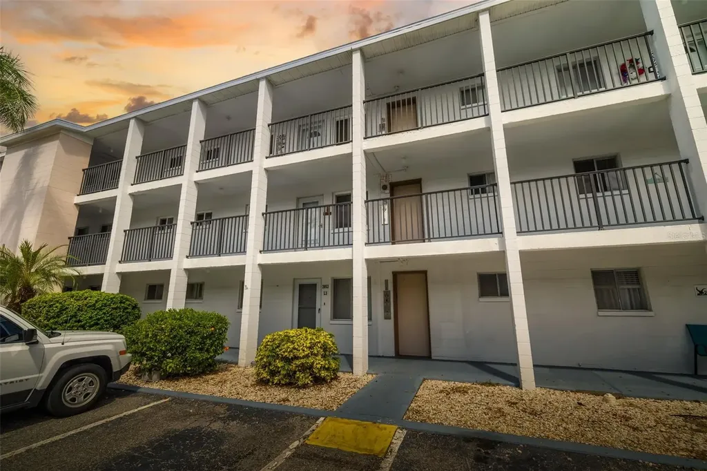 2053 Canal Drive Bradenton FL 34207