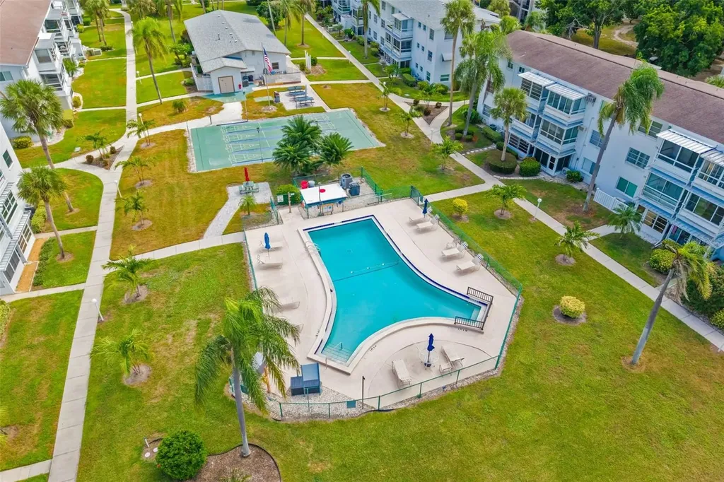 2053 Canal Drive Bradenton FL 34207