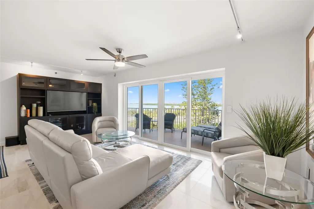 7432 Sunshine Skyway Lane S St Petersburg FL 33711