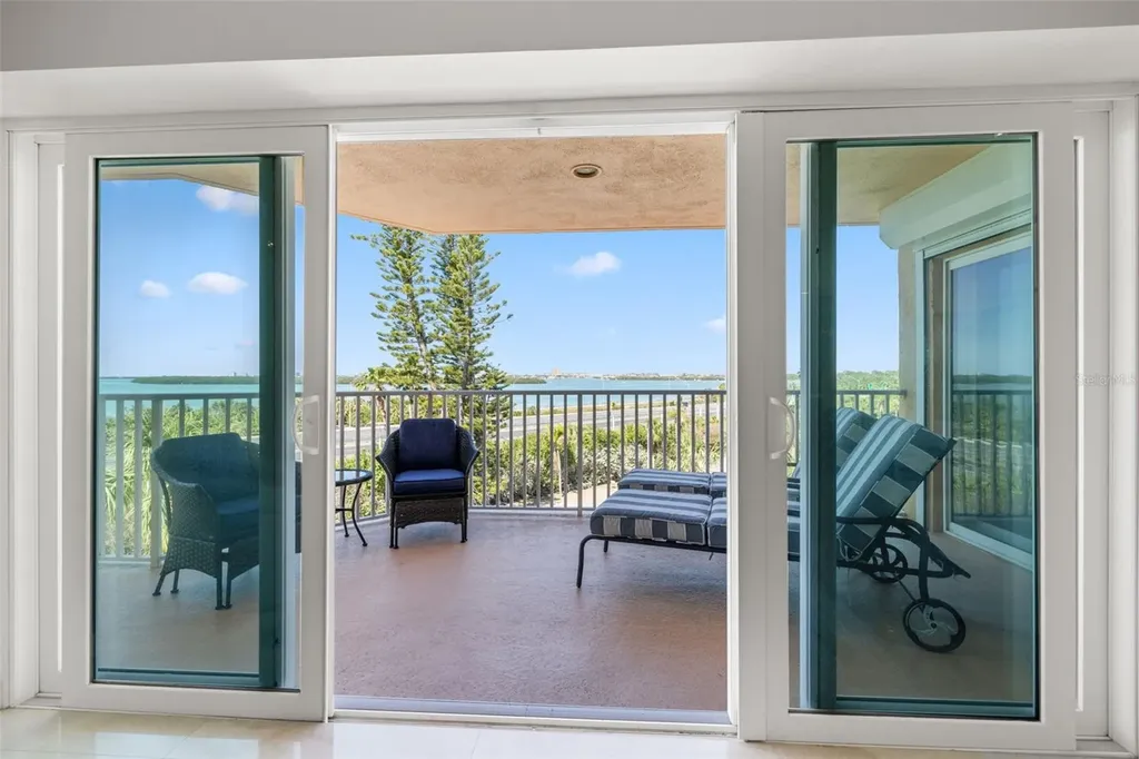 7432 Sunshine Skyway Lane S St Petersburg FL 33711