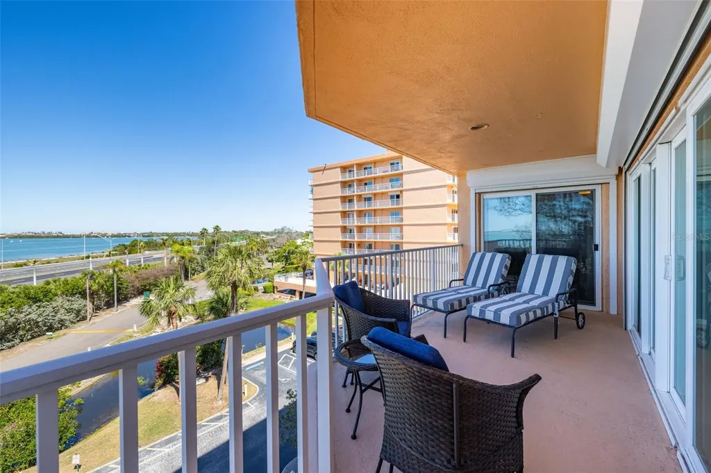 7432 Sunshine Skyway Lane S St Petersburg FL 33711