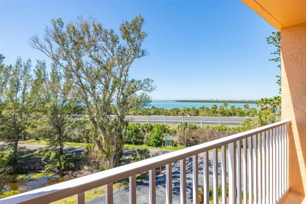7432 Sunshine Skyway Lane S St Petersburg FL 33711