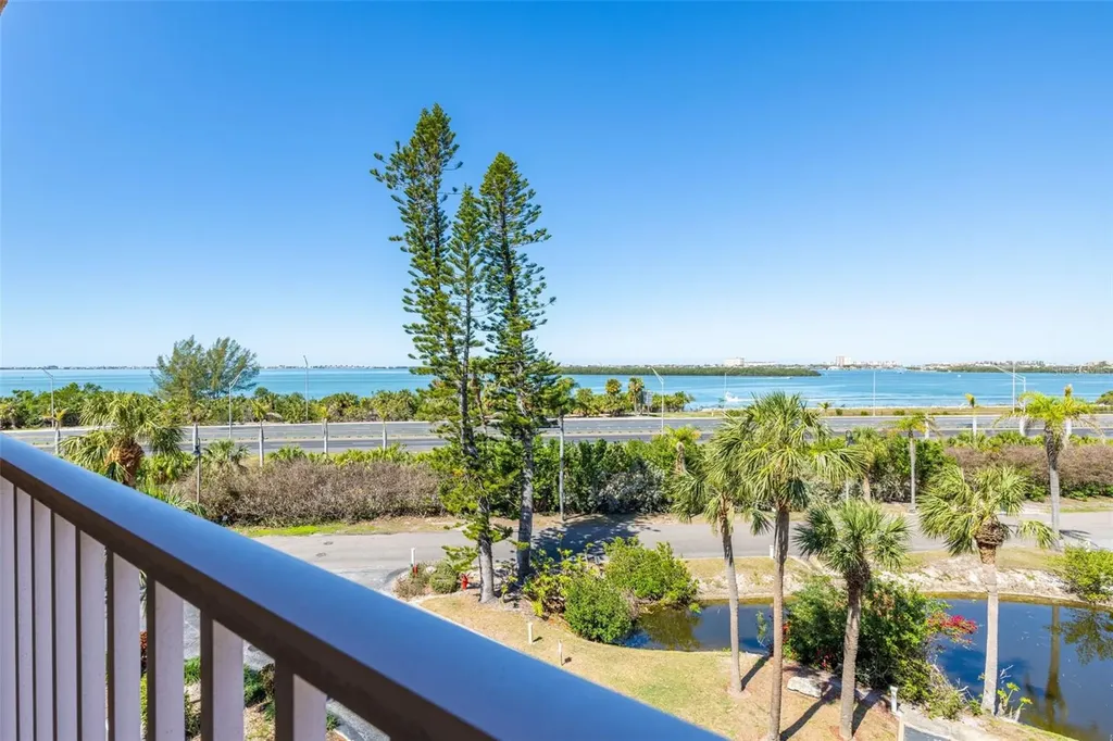 7432 Sunshine Skyway Lane S St Petersburg FL 33711