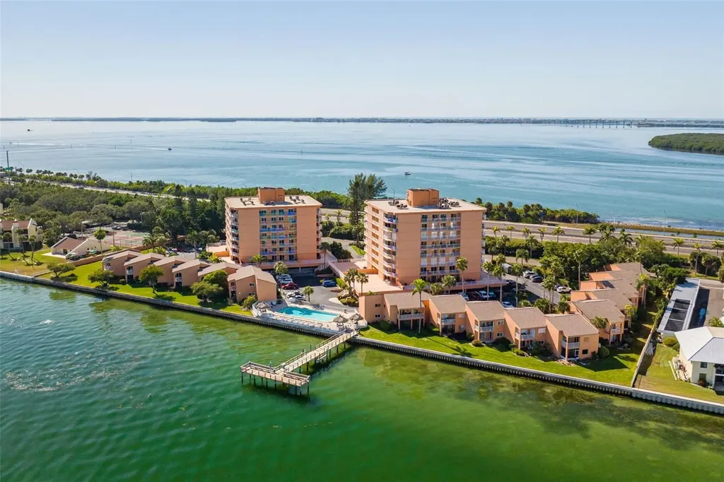 7432 Sunshine Skyway Lane S St Petersburg FL 33711