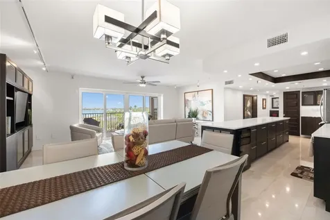 7432 Sunshine Skyway Lane S St Petersburg FL 33711