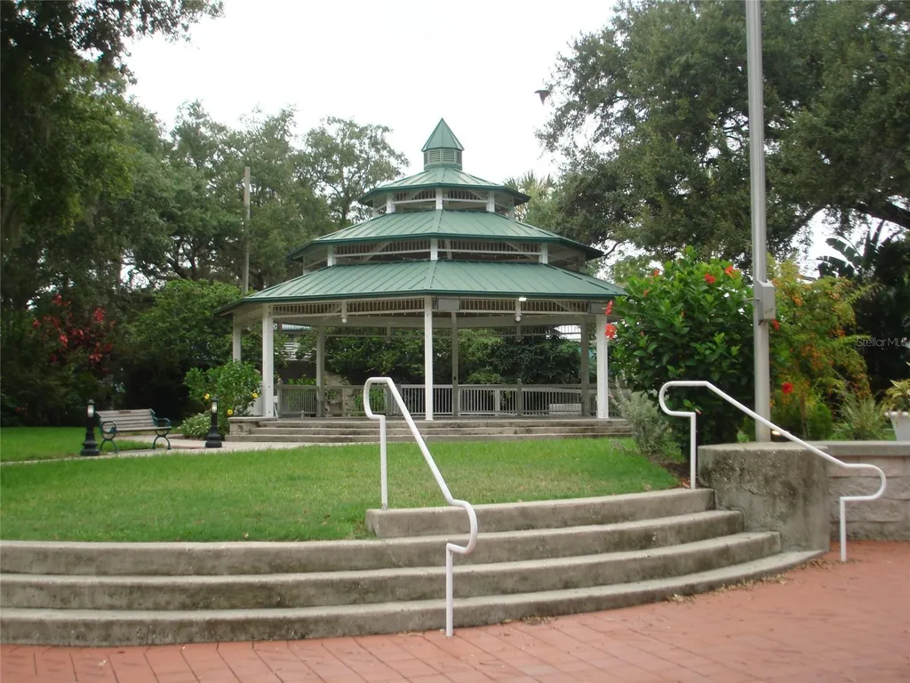 839 3rd Street N Safety Harbor FL 34695