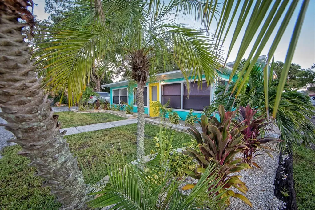 839 3rd Street N Safety Harbor FL 34695