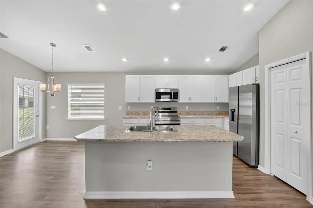 1047 Aruba Avenue Mulberry FL 33860