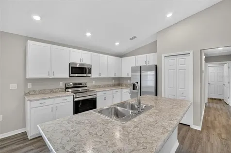 1047 Aruba Avenue Mulberry FL 33860