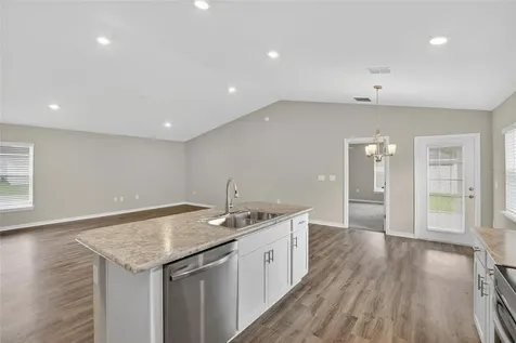 1047 Aruba Avenue Mulberry FL 33860
