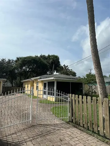 401 Oakwood Avenue New Smyrna Beach FL 32169