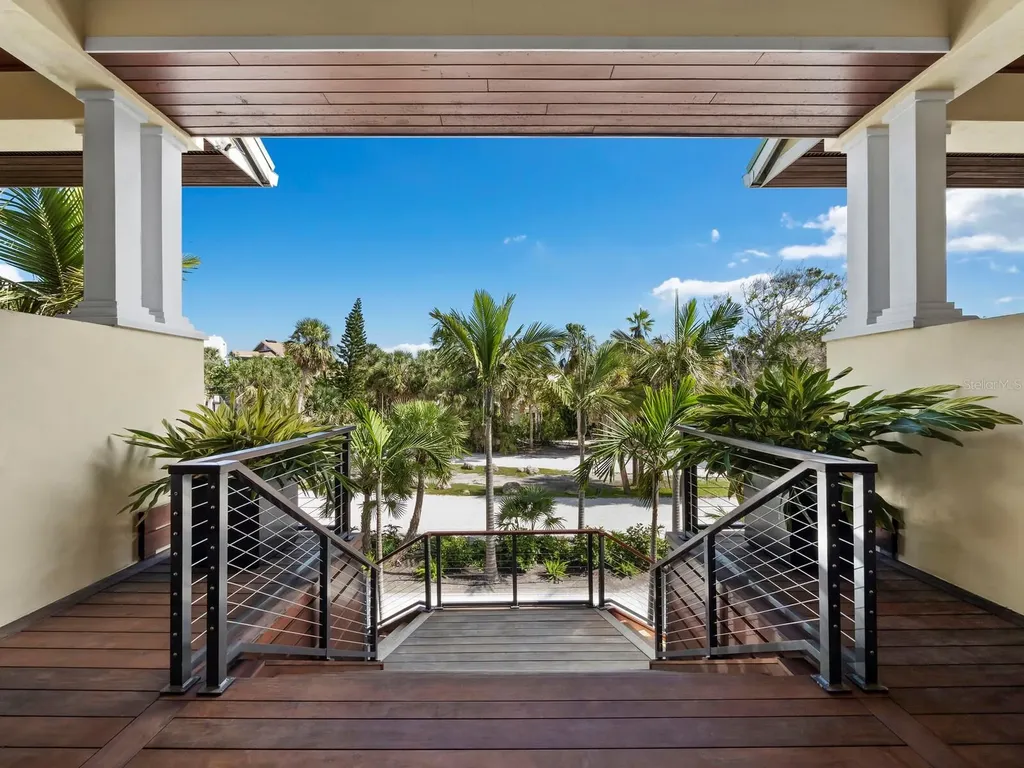 26 Sandy Hook Road N Sarasota FL 34242