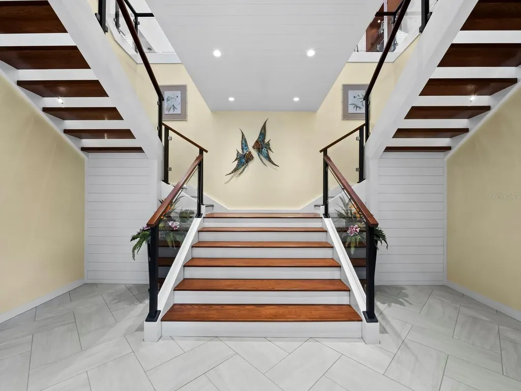26 Sandy Hook Road N Sarasota FL 34242