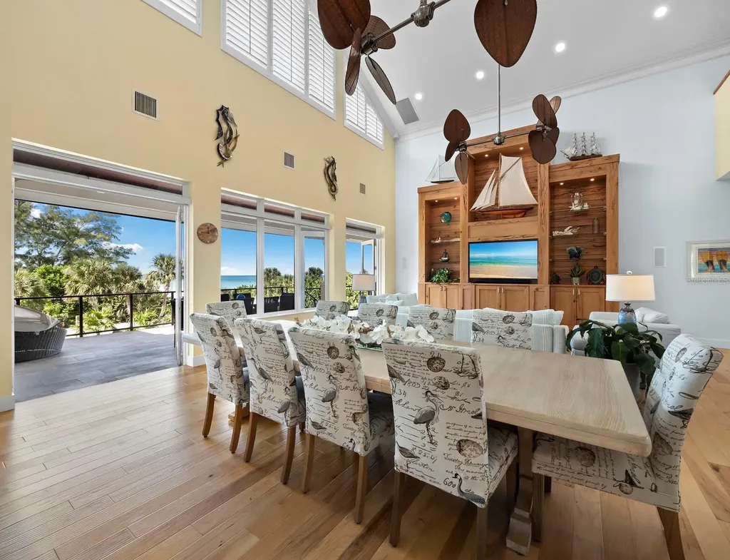26 Sandy Hook Road N Sarasota FL 34242