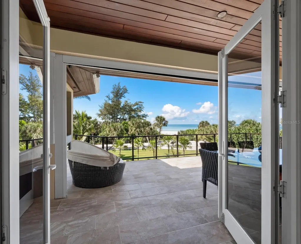 26 Sandy Hook Road N Sarasota FL 34242