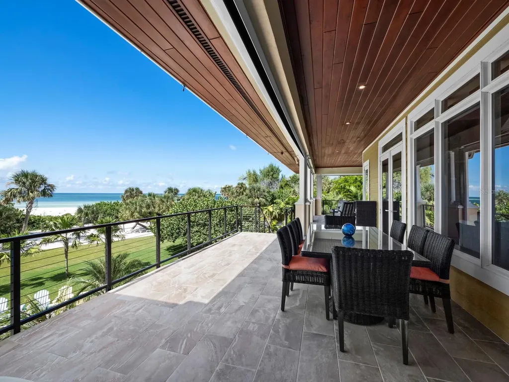 26 Sandy Hook Road N Sarasota FL 34242