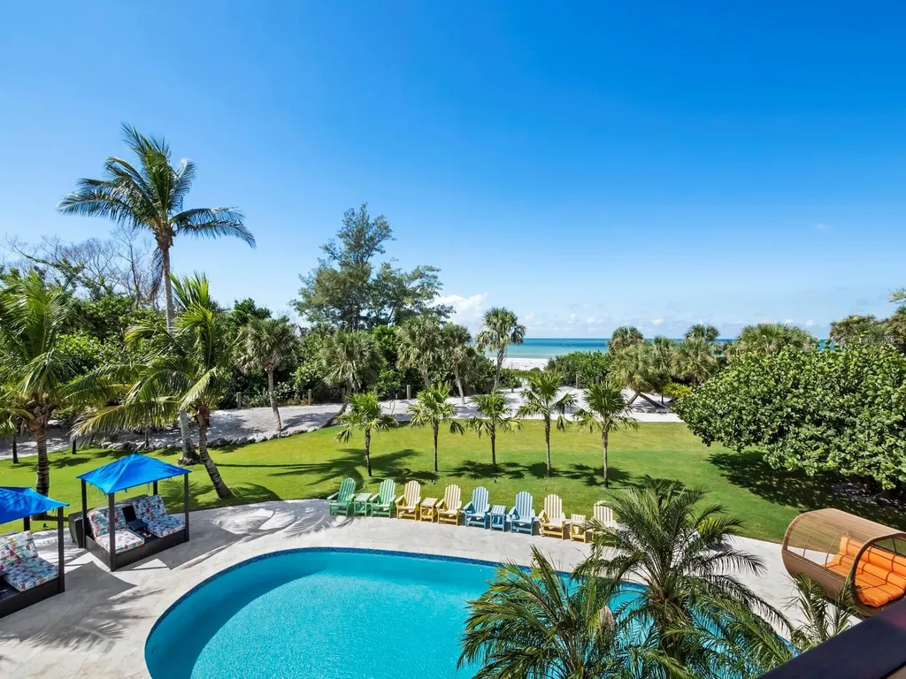 26 Sandy Hook Road N Sarasota FL 34242
